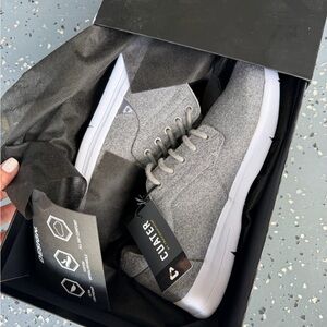 Men's Gray Cuater size 10 Sneakers